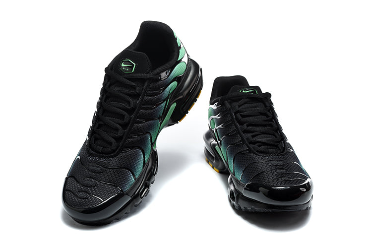 Nike Air Max Plus Black and Green Sneakers DM0032-043