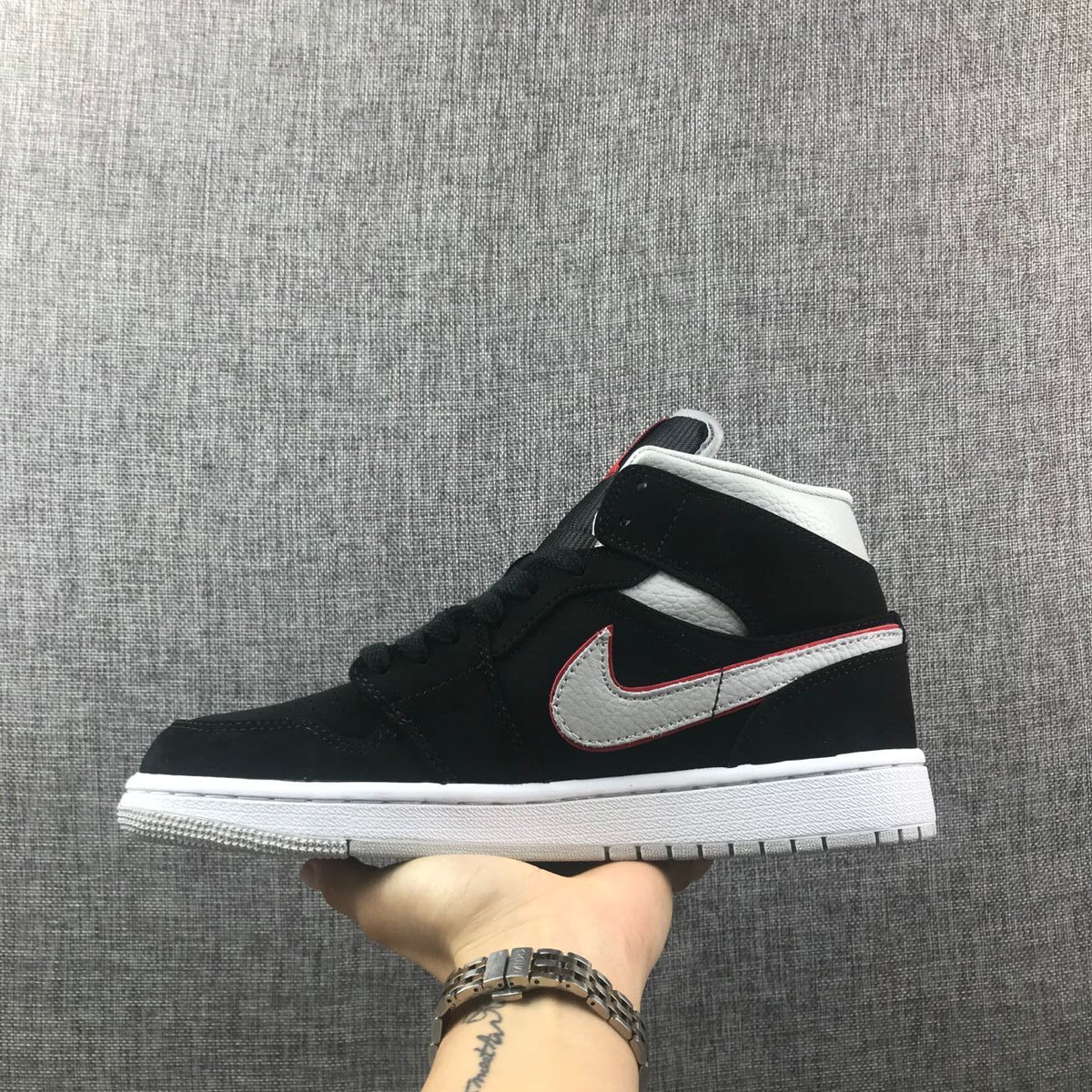 Jordan Air Jordan 1 Mid Black Silver Red 554724-060