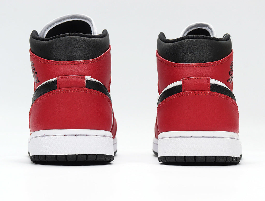 Jordan Chicago High-Top Sneakers Red Black White 554724-069