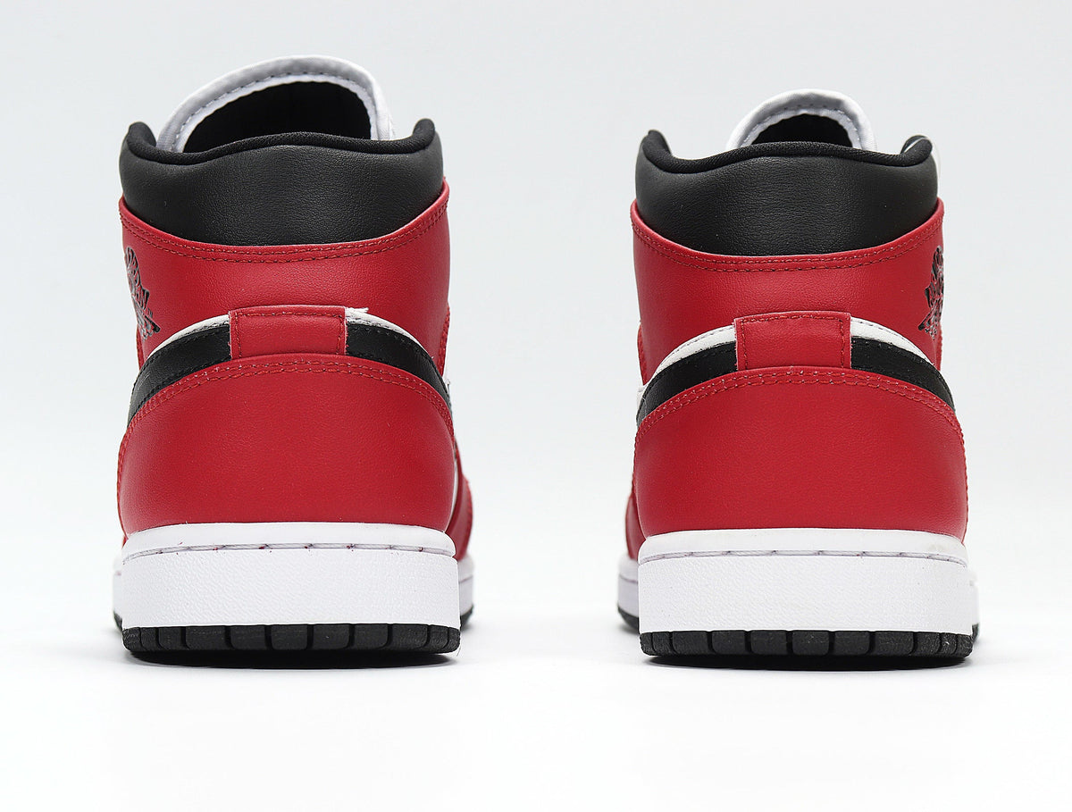 Jordan Chicago High-Top Sneakers Red Black White 554724-069