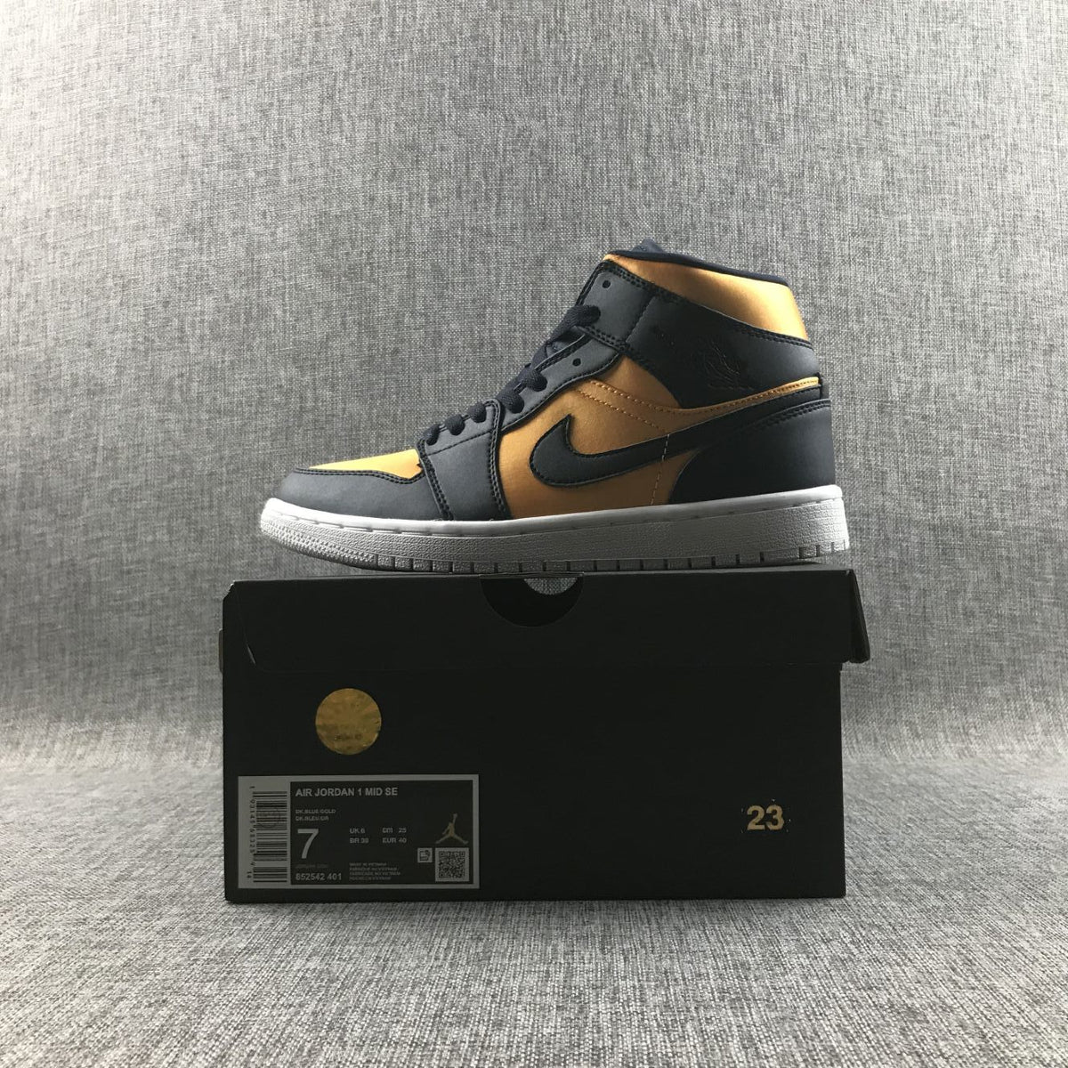Jordan 1 Mid SE Black Gold Sneakers 852542-401