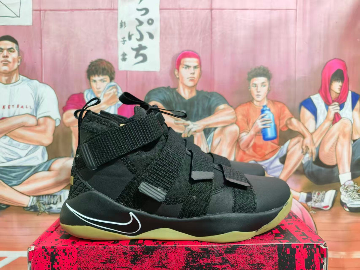 Nike Soldier Sneakers Black Gum