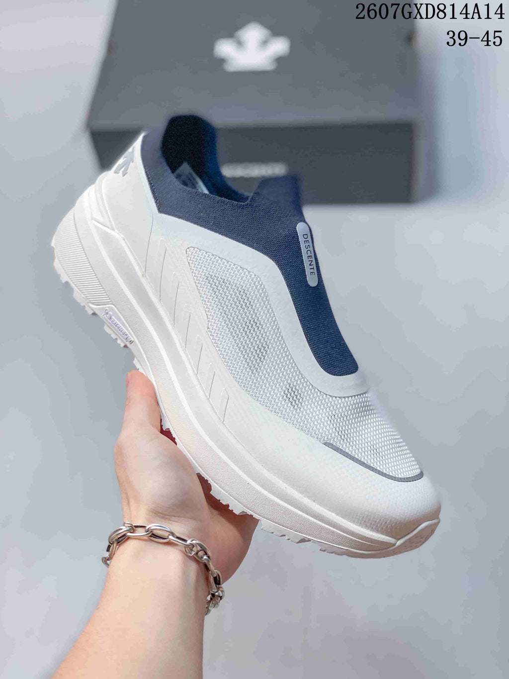 Descente Slip-On Sneakers White and Navy 2607GXD814A14