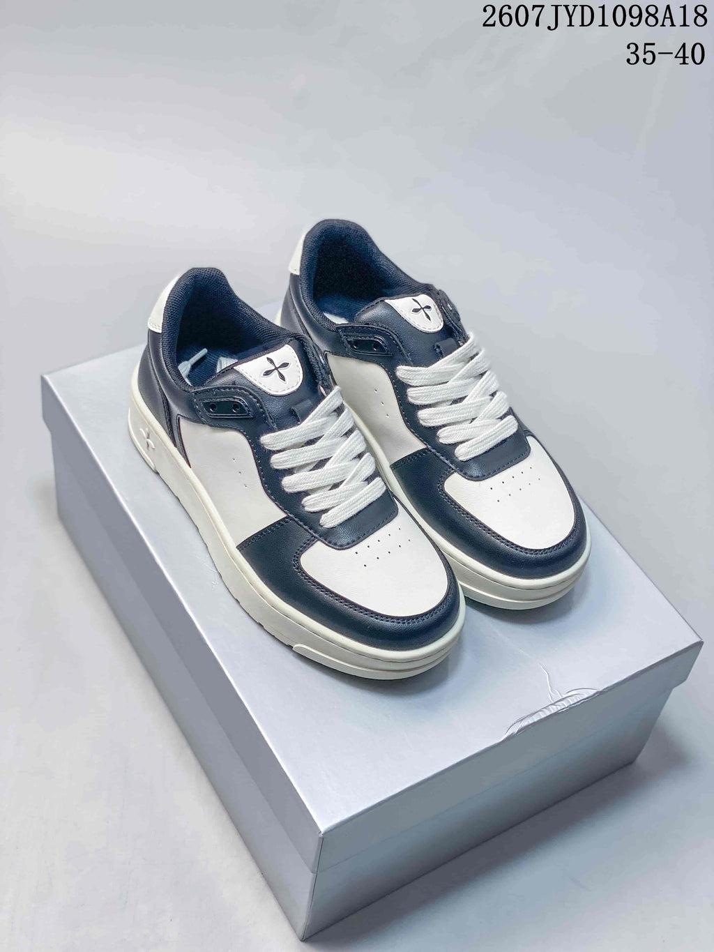 SMFK 711580EWO Retro Sneakers Navy and White