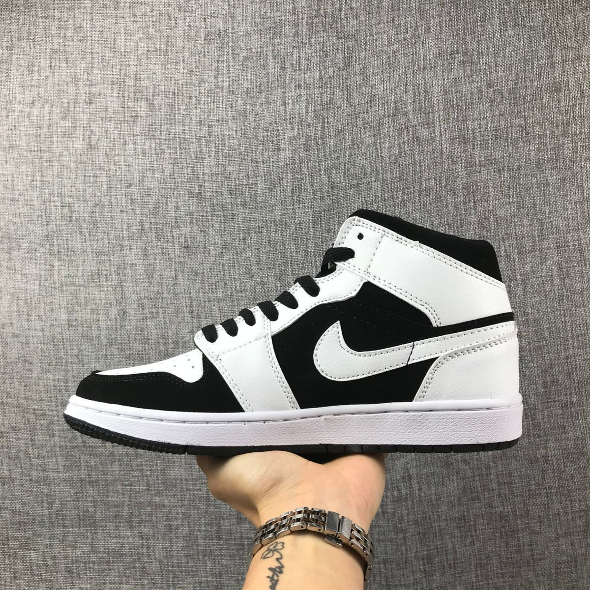 Jordan Air Jordan 1 Mid Panda Black White 554724-113