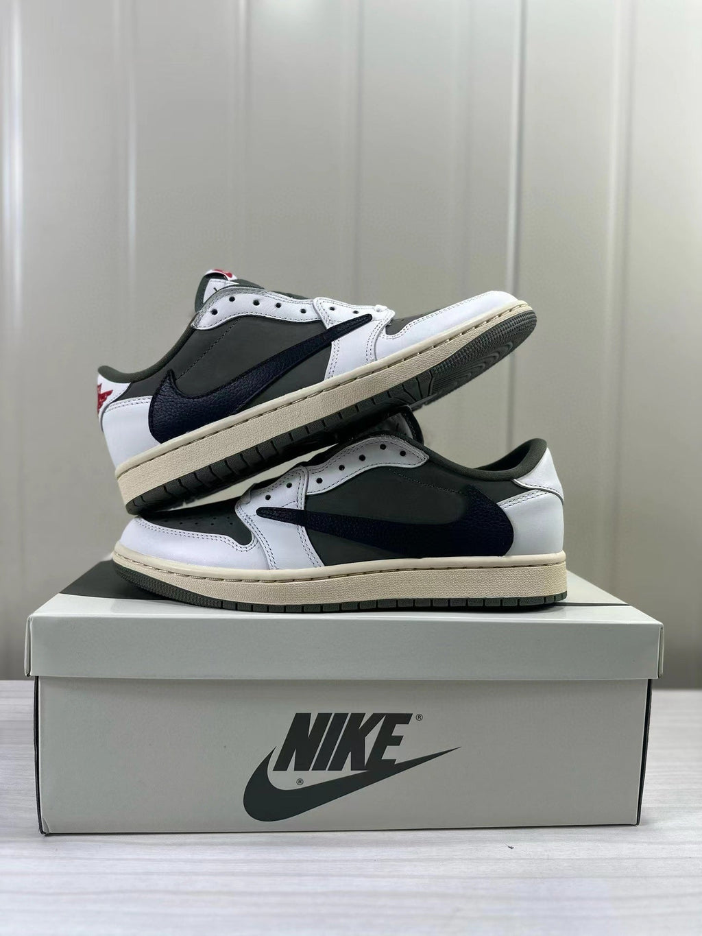 Jordan Air Jordan 1 Low OG Medium Olive DM7866-200