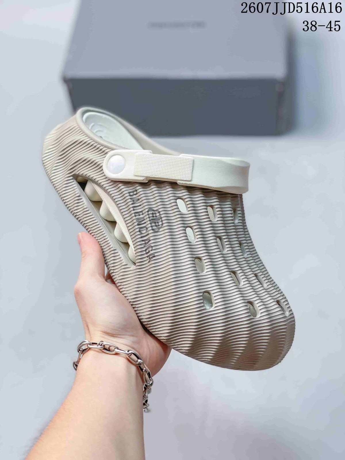 Balenciaga Wave-Textured Closed-Toe Clogs Beige Style 2607JJD516A16