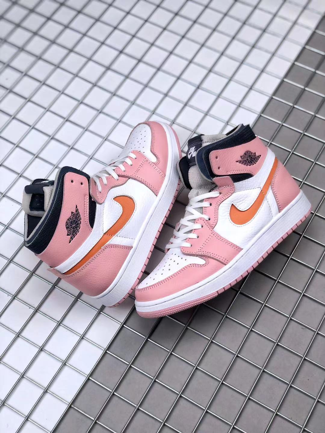 Jordan Air Jordan 1 High Zoom CMFT Pink Sneakers CT0979-601