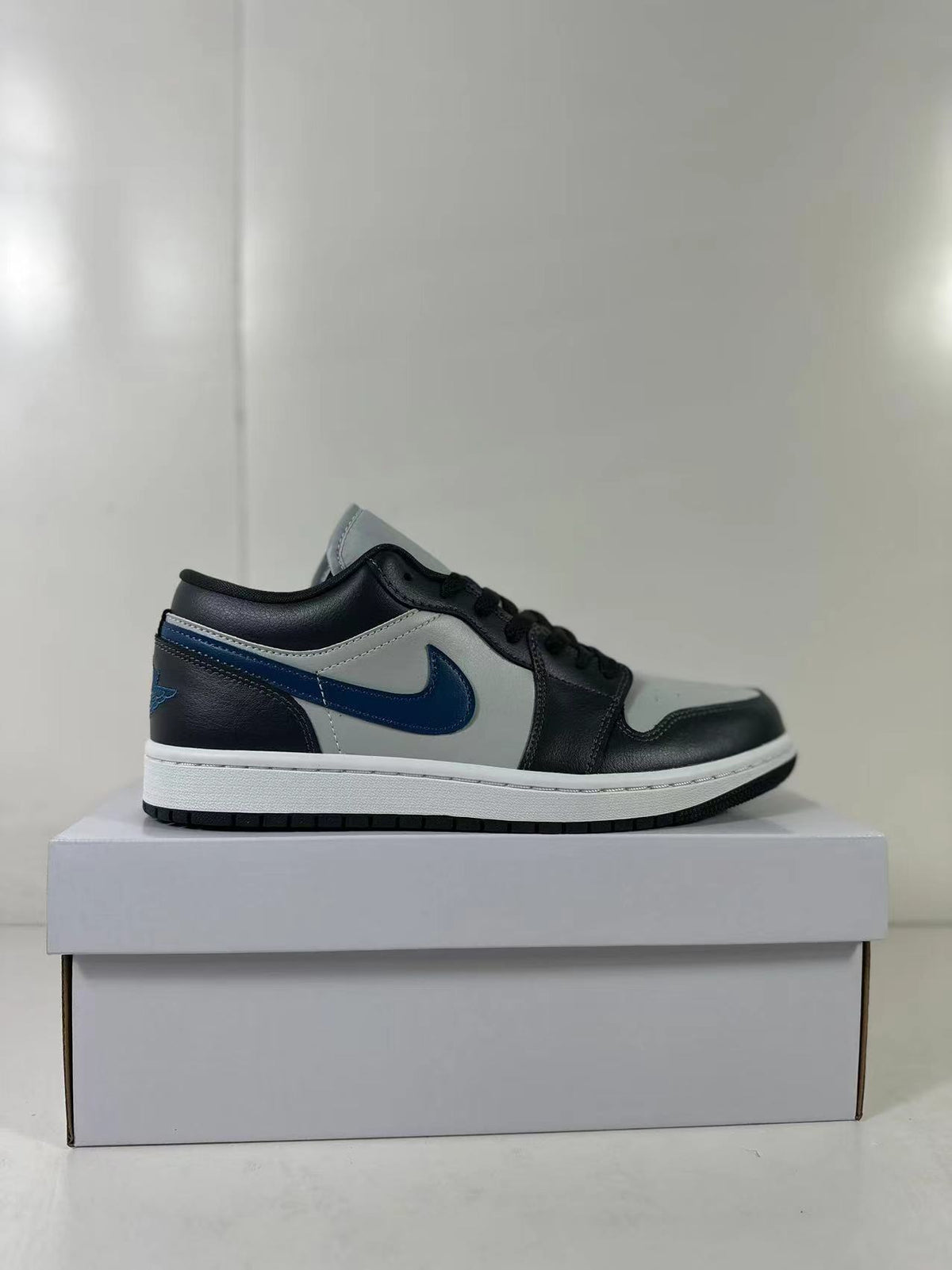 Jordan Air 1 Low Sneakers Black Grey Blue DC0774-040