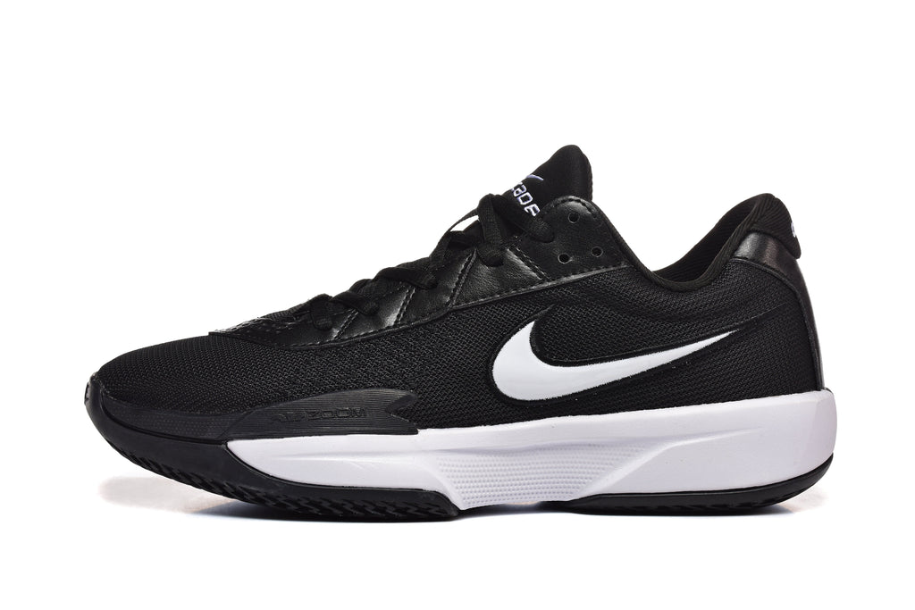 Nike 872-25 Black and White Low-Top Sneakers