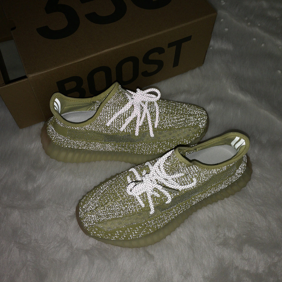 Yeezy 350 V2 Sneakers Olive Green