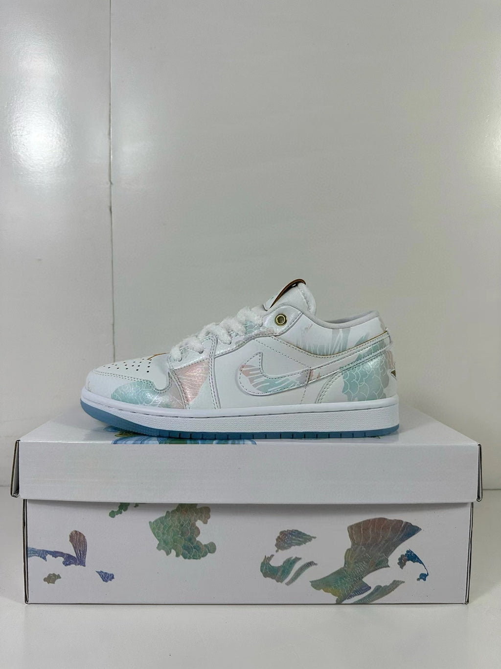 Jordan Air Jordan 1 Low SE Steam Puppet White Sneakers FN8901-164