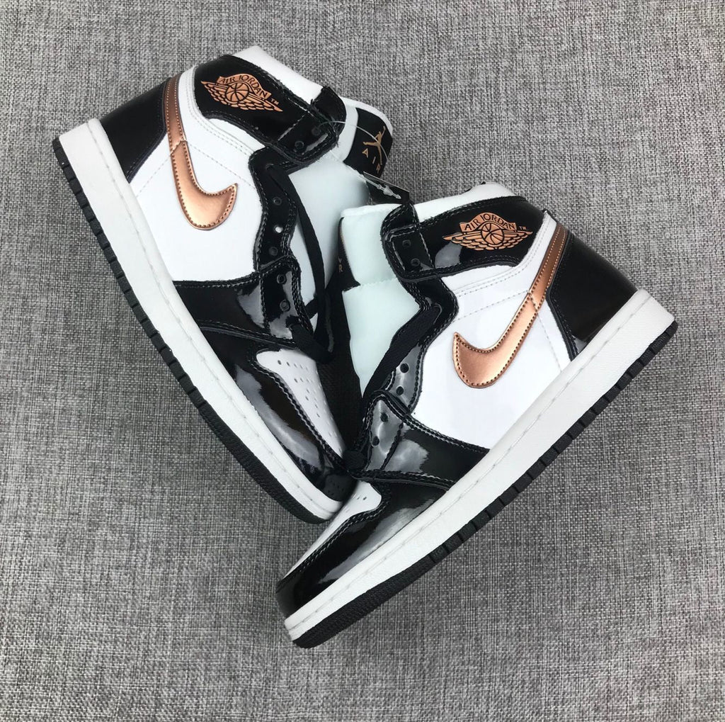 Jordan Air Jordan 1 Mid Sneakers Black White Gold 852542-007