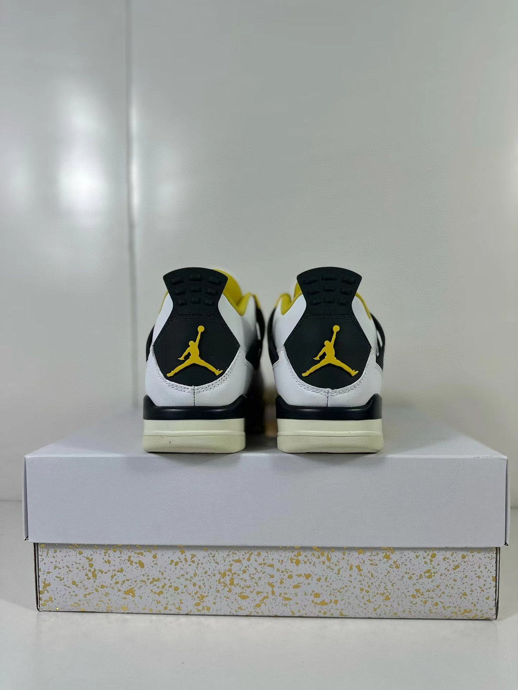 Jordan Air Jordan 4 Vivid Sulfur Sneakers White Yellow Black