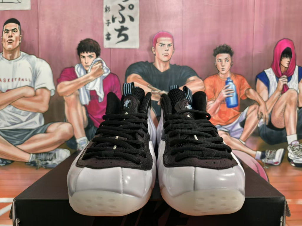 Nike Sneakers White Black Metallic Silver