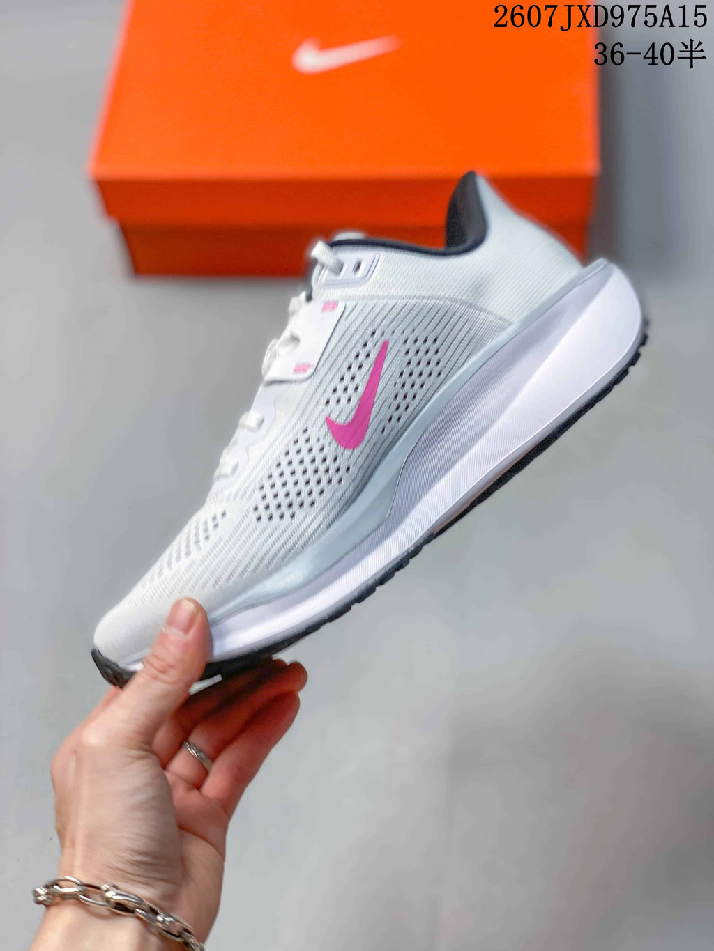 Nike Quest 6 White Pink Low-Top Running Shoes