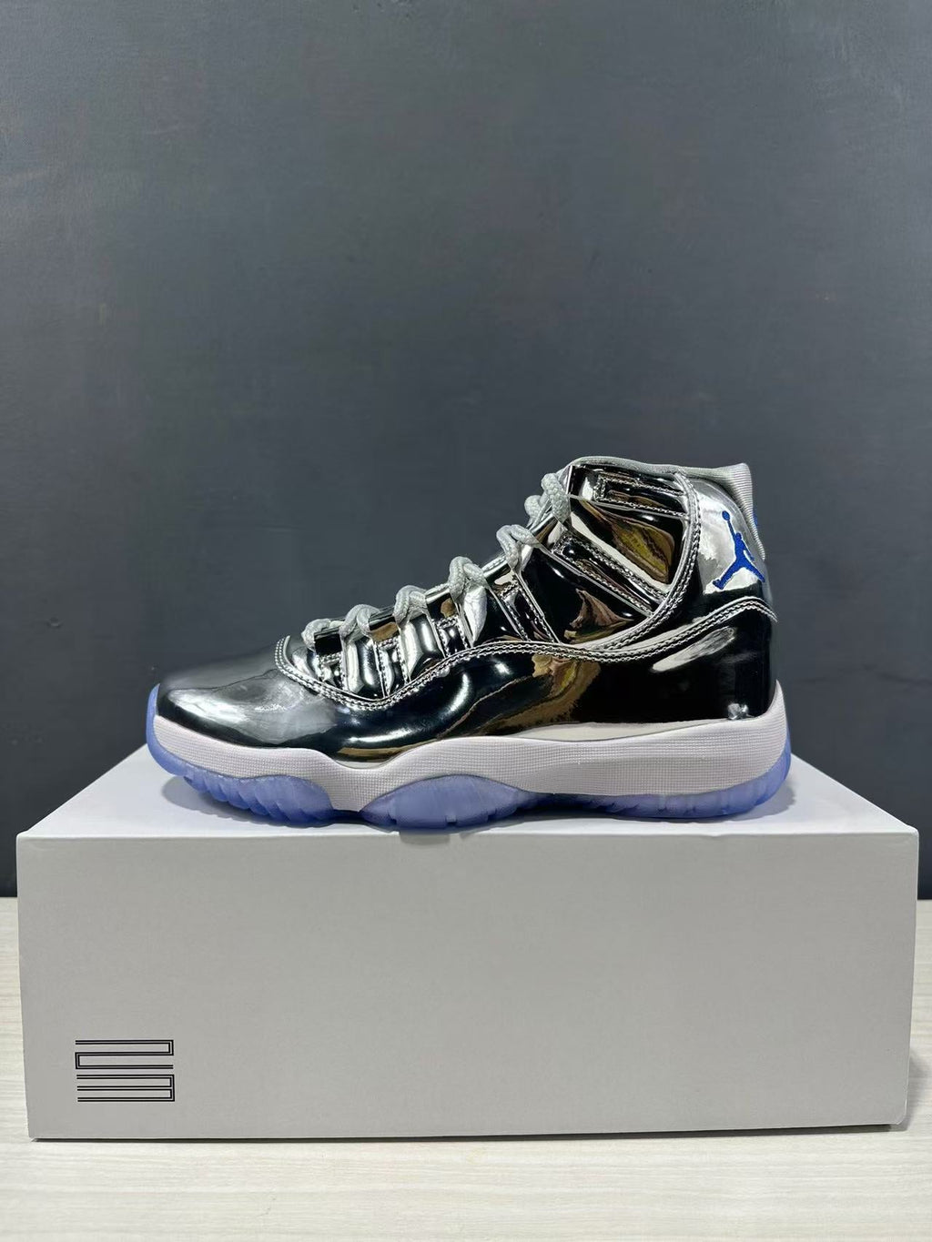 Jordan Air Jordan 11 Retro Silver Sneakers CT8012-730