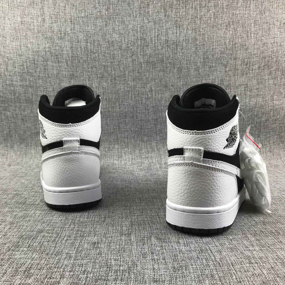 Jordan Air Jordan 1 High Black and White Sneakers 554724-113