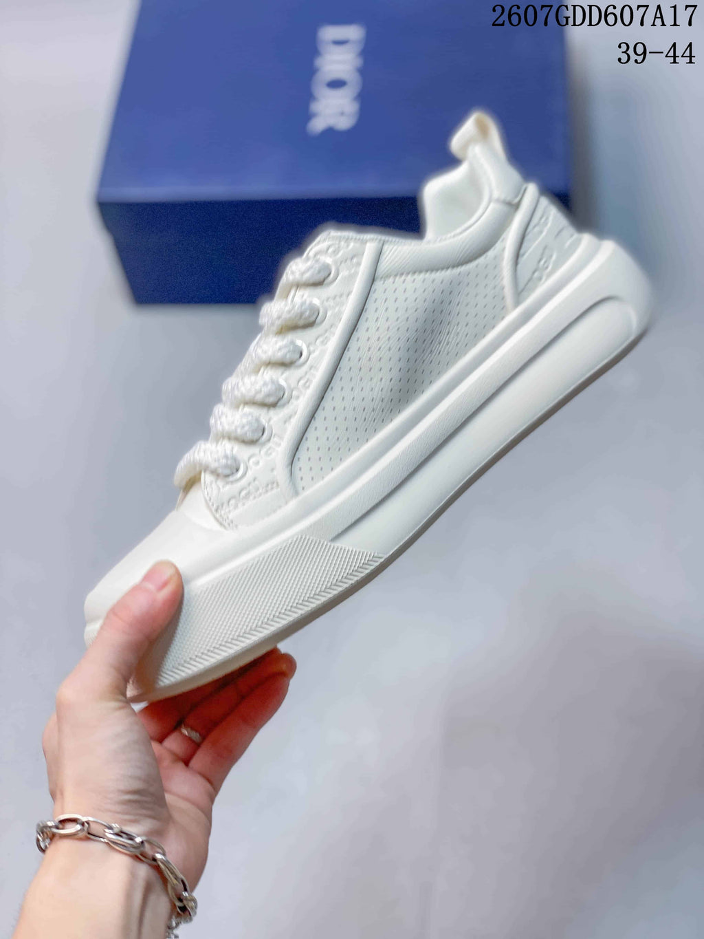 Dior White Low-Top Sneakers 2607GDD607A17