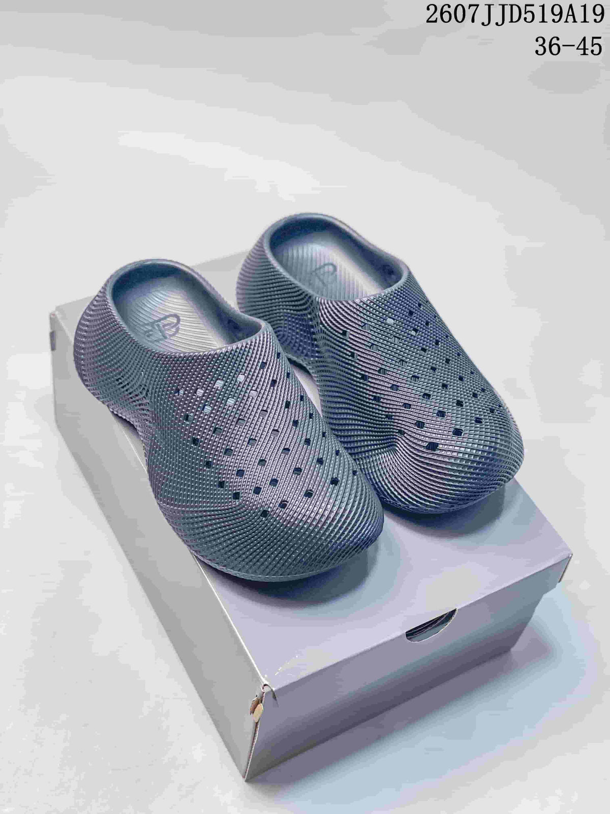 KNIZZL 07JJD519A19 Ventilated Slip-On Clogs