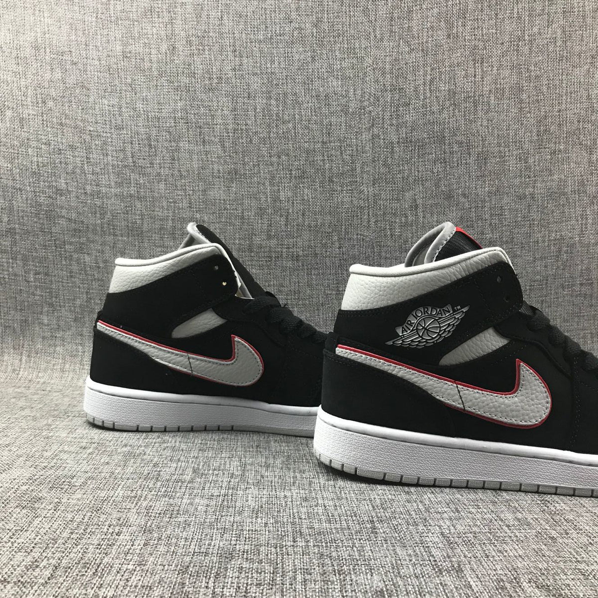 Jordan Air Jordan 1 Mid Black Silver Red 554724-060