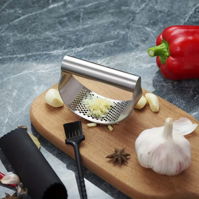 Stainless Steel Garlic Press Ring Manual Garlic Crusher and Mincer Kitchen Tool for Home Cooking